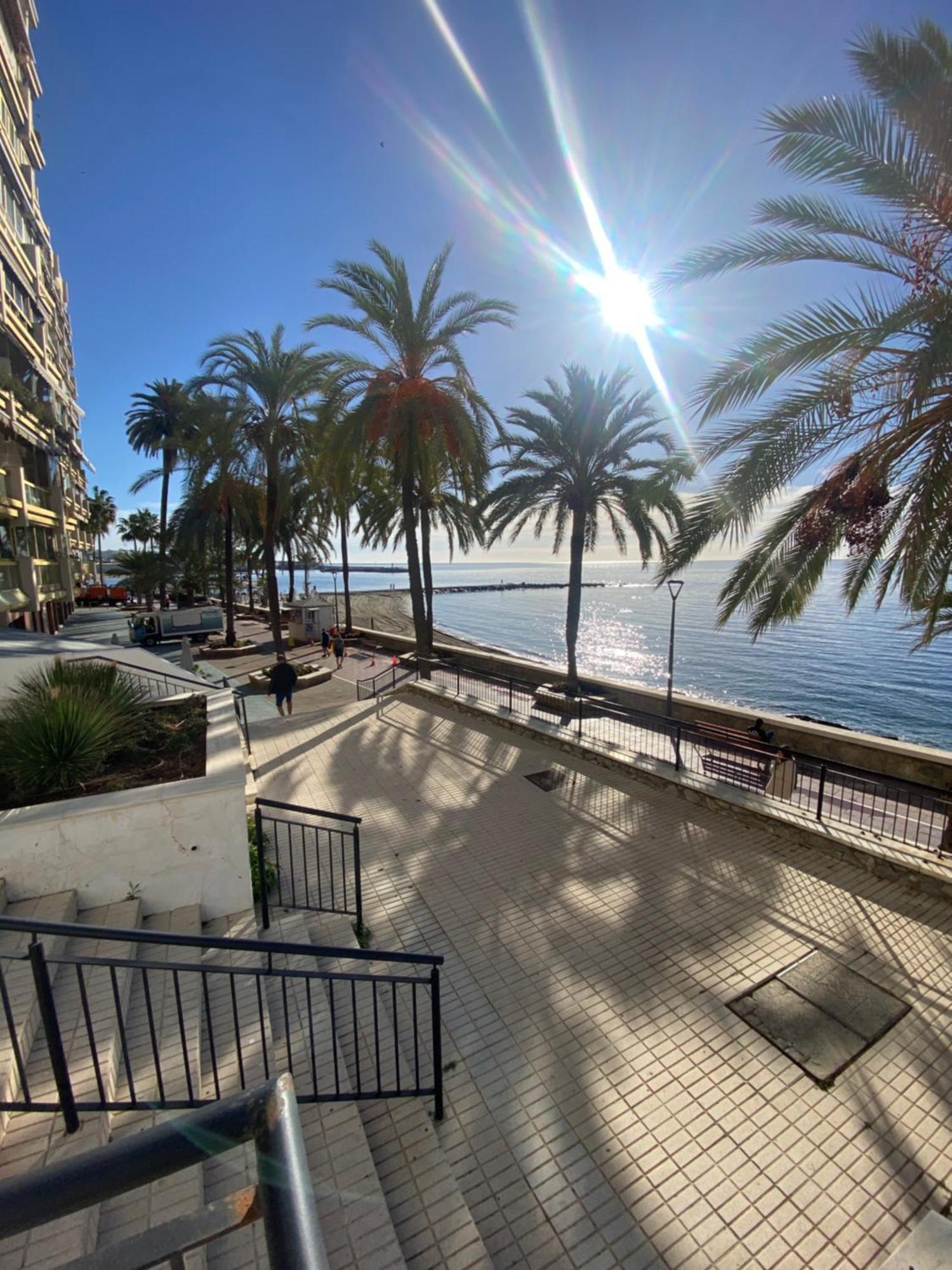 Marbella Beachfront Edificio Mayoral Primera Linea De Playa Y Centro Ciudad Con Barco Opcional Exterior photo